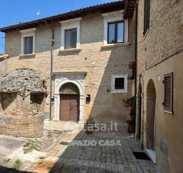 Appartamento in residenziale in Via Scuole 8