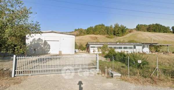 Negozio/locale commerciale in commerciale in Fondo val Tiepido 152