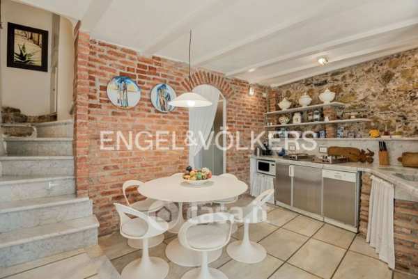 Casa indipendente in residenziale in Via della Pace 8