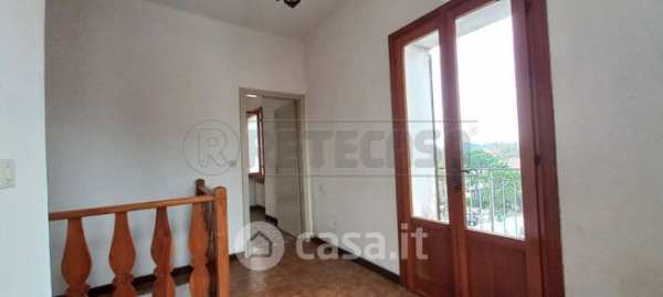 Casa bi/trifamiliare in residenziale in Via Umberto I 2