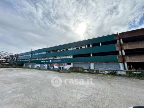 Ufficio in commerciale in Via Argine