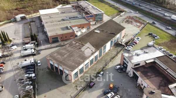 Capannone in commerciale in 