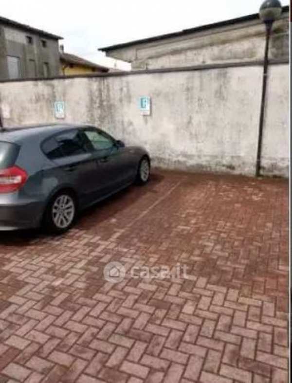 Box/posto auto in residenziale in Via Inello