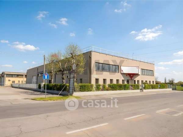 Capannone in commerciale in Via dell' Industria 67
