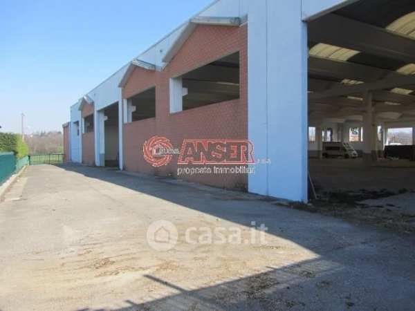 Capannone in commerciale in Via San Francesco d'Assisi 3