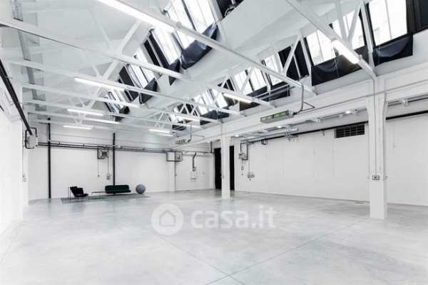 Capannone in commerciale in Via Gardone 9