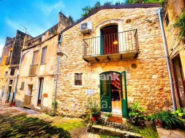 Casa indipendente in residenziale in Vico Pio 8