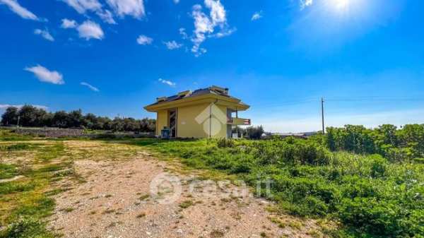 Villa in residenziale in Via Variante Appia 19
