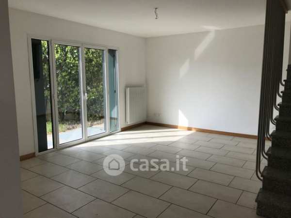 Casa bi/trifamiliare in residenziale in Via Molin Nuovo