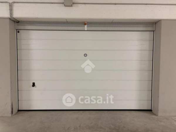 Box/posto auto in residenziale in Via Cadore 8