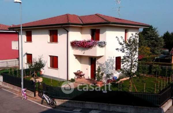 Casa bi/trifamiliare in residenziale in SS12