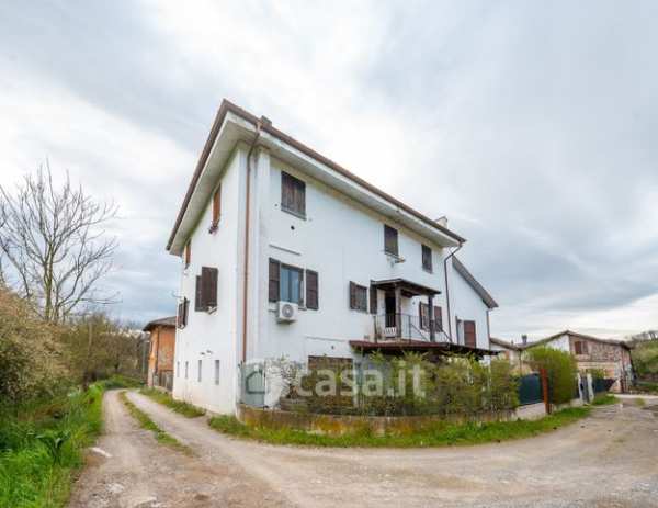Casa bi/trifamiliare in residenziale in Via Colombaro 7