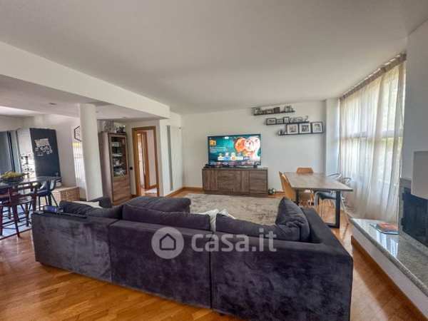 Casa bi/trifamiliare in residenziale in Strada delle Cave 4