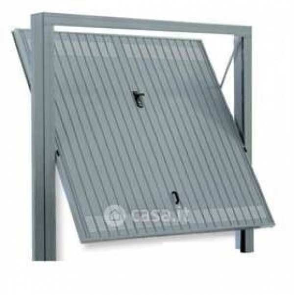 Box/posto auto in residenziale in Via Silvio Pellico 31