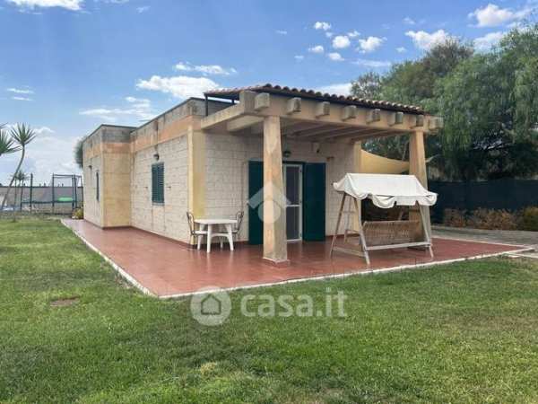Villa in residenziale in Viale Fantasia 35