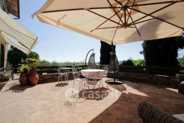 Casa bi/trifamiliare in residenziale in Pilli