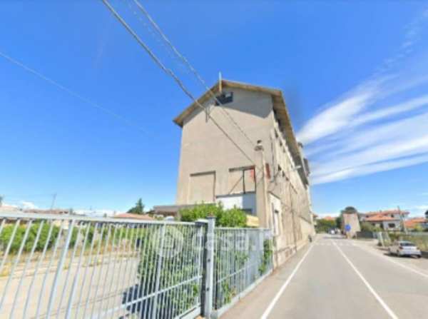 Capannone in commerciale in Via Piave