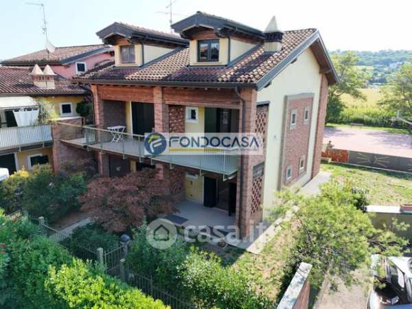 Casa bi/trifamiliare in residenziale in Via Malocco