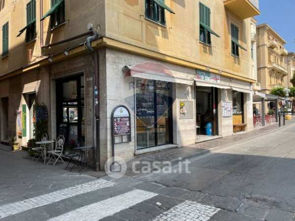 Attivitã /licenza (con o senza mura) in commerciale in Piazza Vittorio Veneto 1