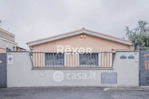 Ufficio in commerciale in Via Cinquefrondi 10