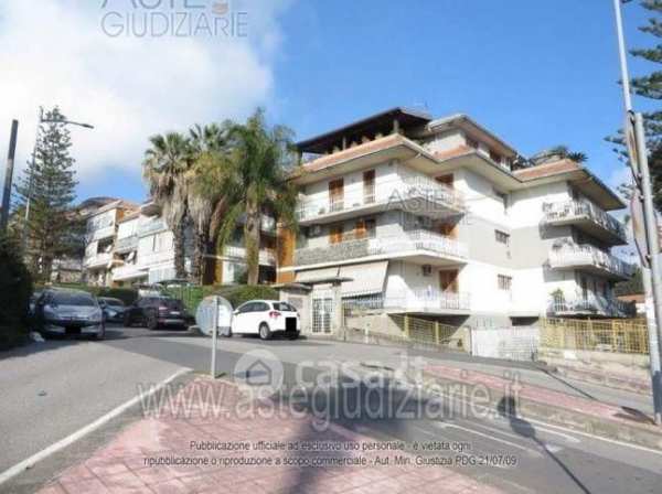 Appartamento in residenziale in Via Teocrito 5