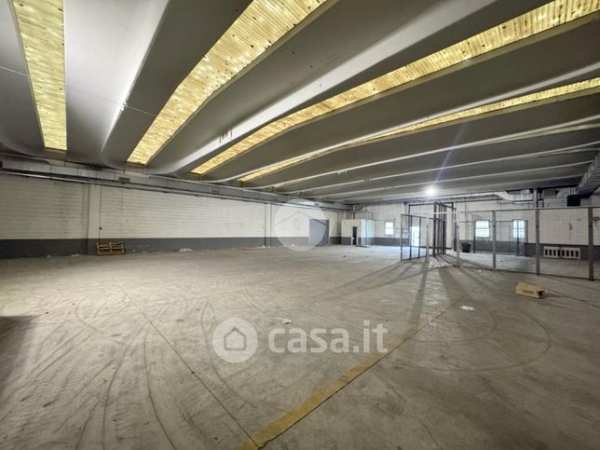 Capannone in commerciale in Via Don Vittorio Bergomi 64