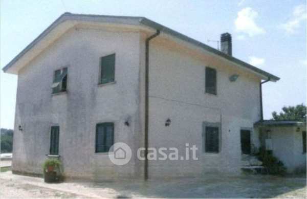 Casa bi/trifamiliare in residenziale in Via Enrico Fermi