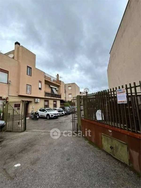 Box/posto auto in residenziale in Via Cruillas 121