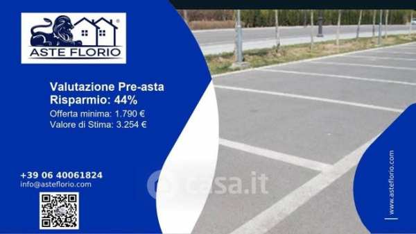 Box/posto auto in residenziale in Via della Casetta Mattei