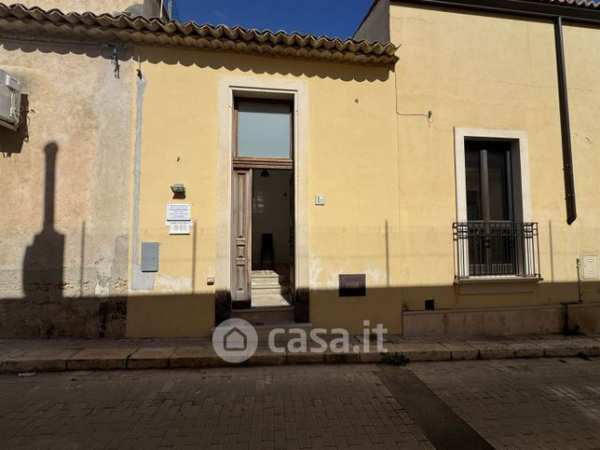 Ufficio in commerciale in Via Perticari 1 bis