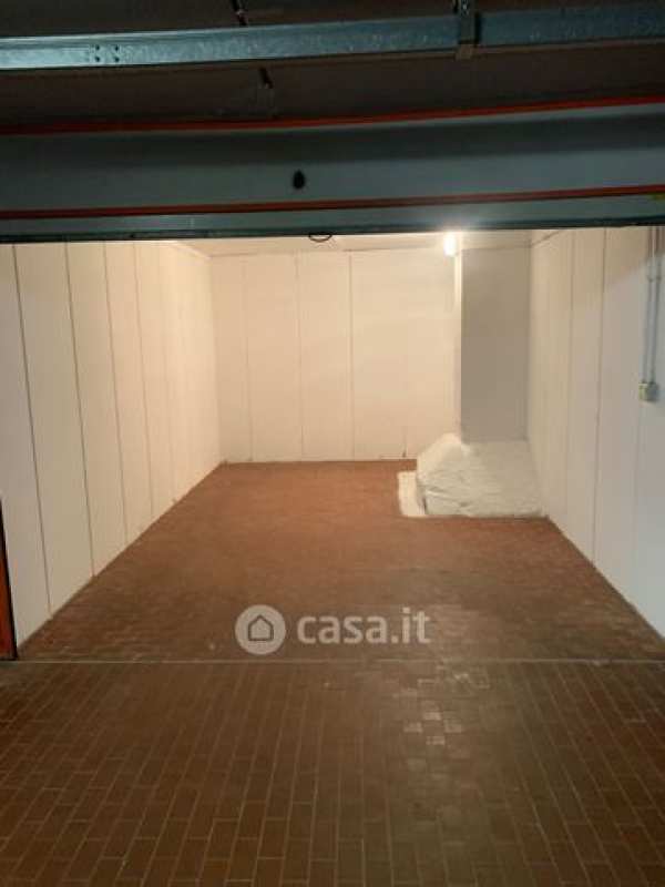 Box/posto auto in residenziale in Via Monte Cervialto 77