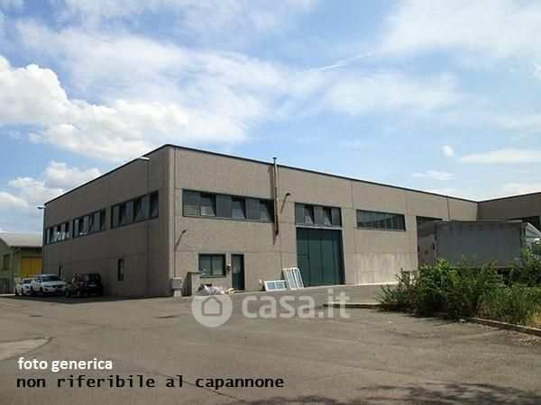 Capannone in commerciale in 