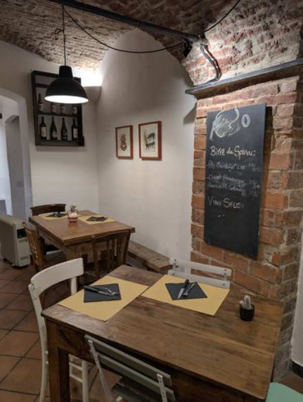 Attivitã /licenza (con o senza mura) in commerciale in 