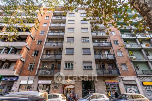 Attivitã /licenza (con o senza mura) in commerciale in Via Lorenteggio 141