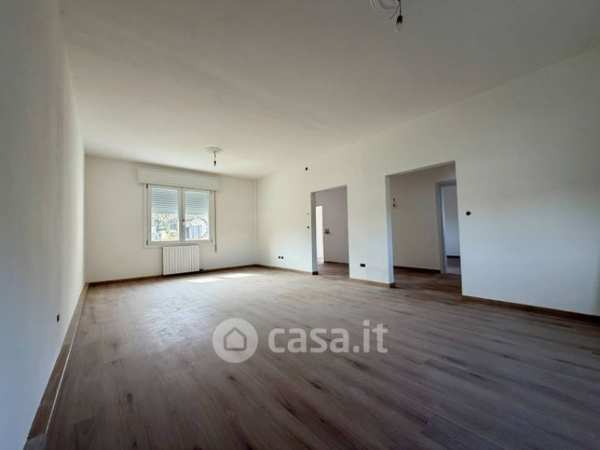 Villa in residenziale in Via Ticino 4