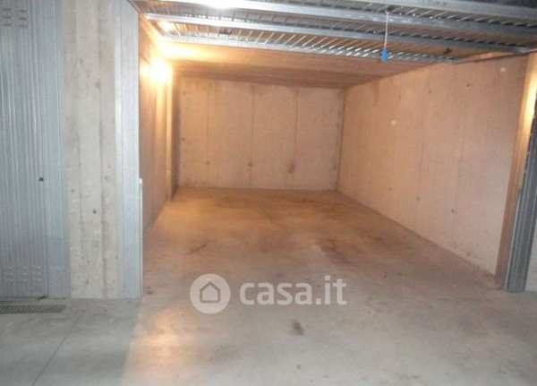Box/posto auto in residenziale in Via Italia