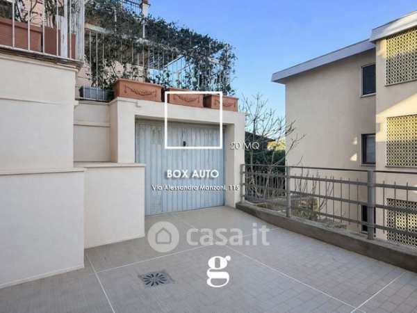 Box/posto auto in residenziale in Via Alessandro Manzoni 115