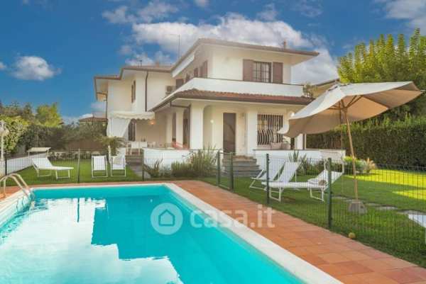 Casa bi/trifamiliare in residenziale in Via Piave 136