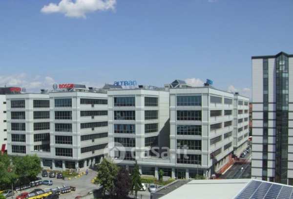 Ufficio in commerciale in Strada del Drosso 33