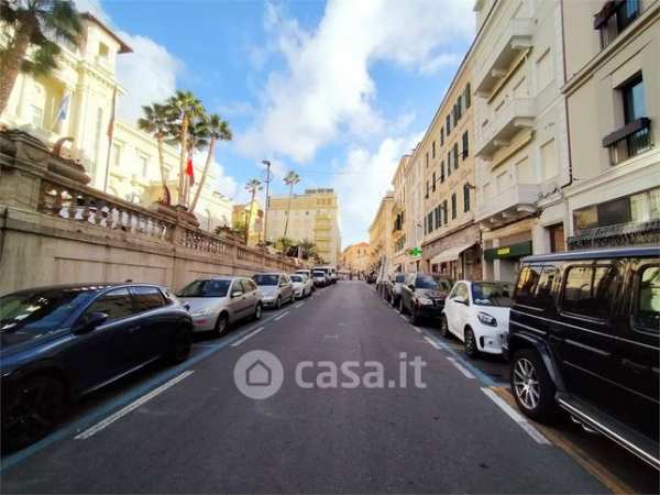 Attivitã /licenza (con o senza mura) in commerciale in Corso degli Inglesi 1