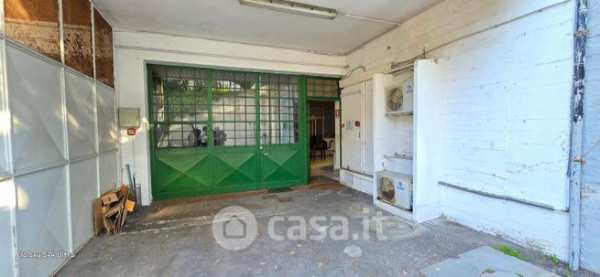 Capannone in commerciale in 