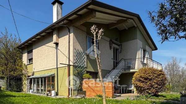 Casa indipendente in residenziale in Via Europa 19