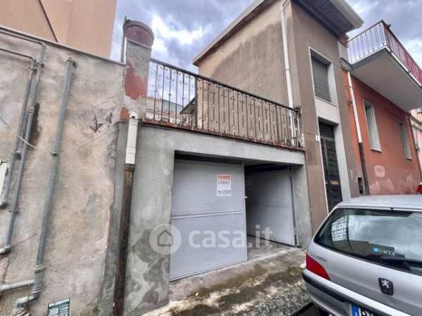 Box/posto auto in residenziale in Via Guglielmo Oberdan 4