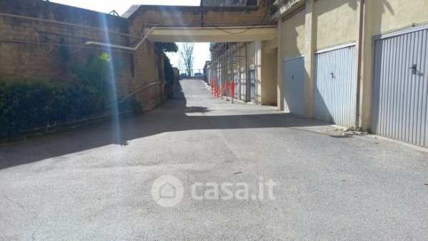 Box/posto auto in residenziale in Via Giuseppe Renato Bellot 44