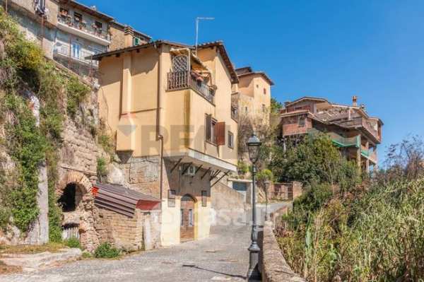 Casa indipendente in residenziale in Via Giulio Roncacci