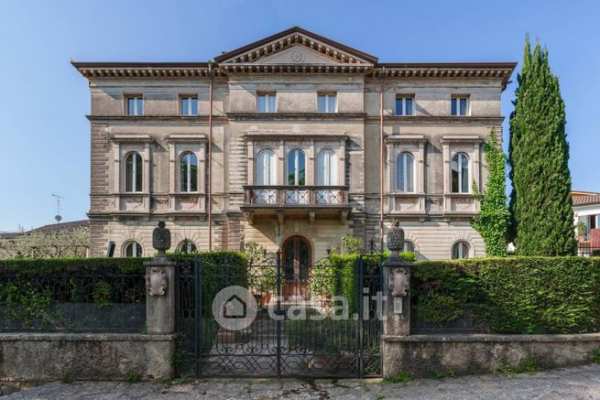 Villa in residenziale in Piazza Unità d'Italia