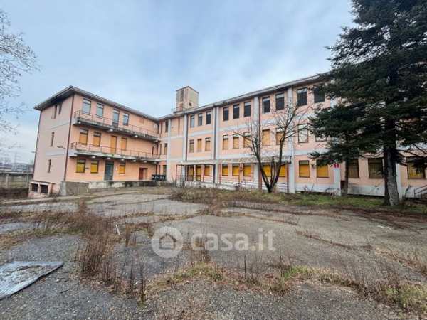 Capannone in commerciale in Strada dell'Arrivore 25