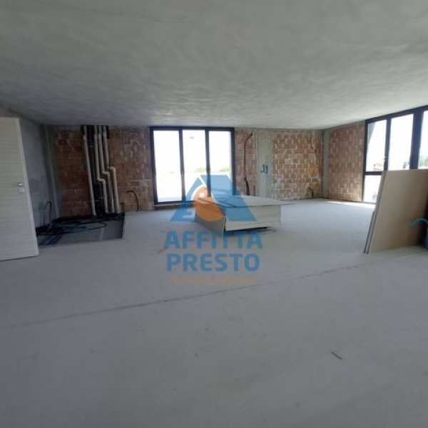 Ufficio in commerciale in 