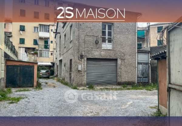 Box/posto auto in residenziale in Via Garello 16