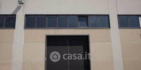 Capannone in commerciale in Via Budrie 36